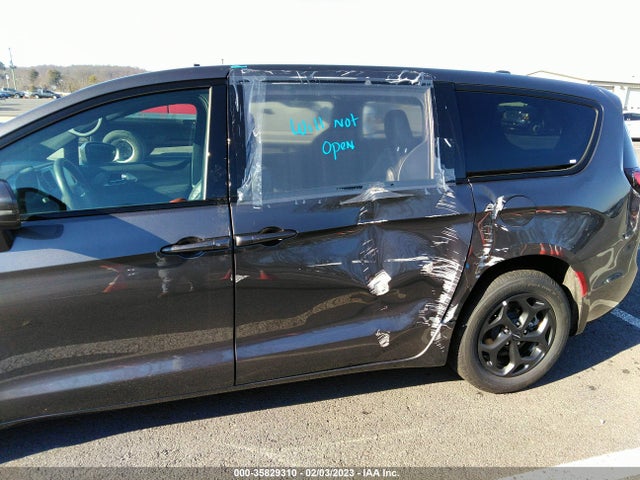 2022 Chrysler Pacifica Hybrid, VIN: 2C4RC1L77NR127385