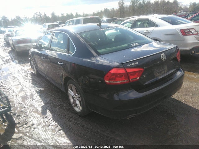 1VWBM7A3XDC012933 Volkswagen Passat Se W/sunroof