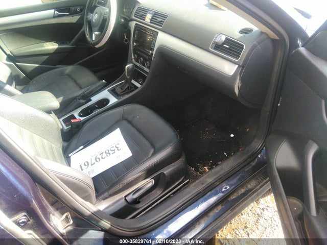 1VWBM7A3XDC012933 Volkswagen Passat Se W/sunroof