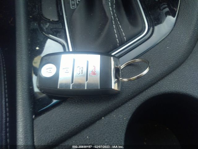 KNDCC3LC6H5065025 KIA NIRO EX