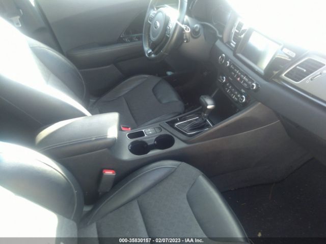 KNDCC3LC6H5065025 KIA NIRO EX