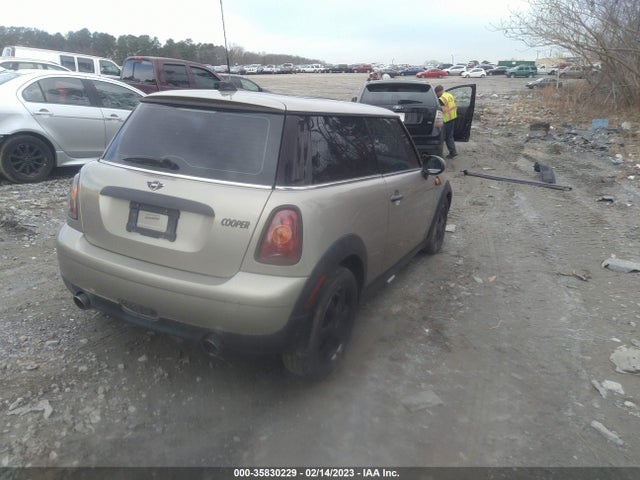 2009 MINI COOPER WMWMF33569TW75014 Photo 3
