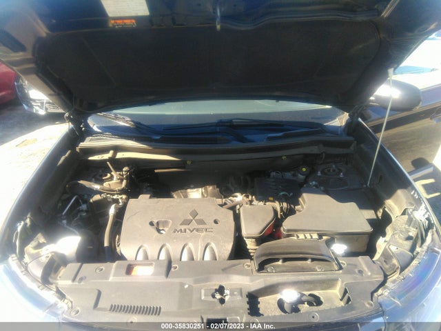 JA4AD2A32JZ052881 Mitsubishi Outlander Es