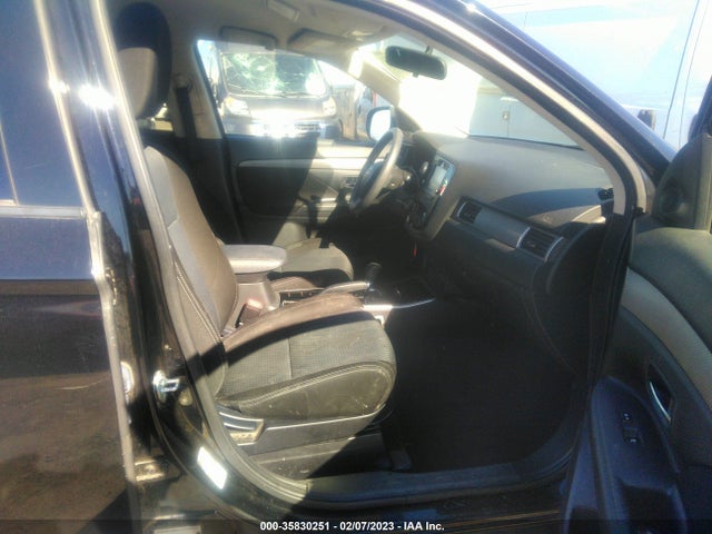 JA4AD2A32JZ052881 Mitsubishi Outlander Es
