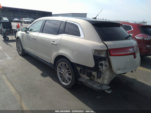 2015 Lincoln MKT, VIN: 2LMHJ5AT7FBL03001