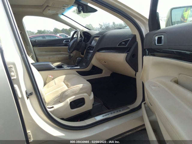 2015 Lincoln MKT, VIN: 2LMHJ5AT7FBL03001
