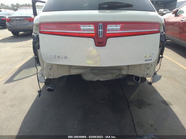 2015 Lincoln MKT, VIN: 2LMHJ5AT7FBL03001