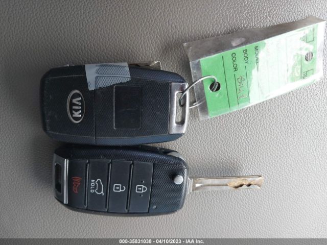 KNDMB5C14F6026636 KIA SEDONA LX