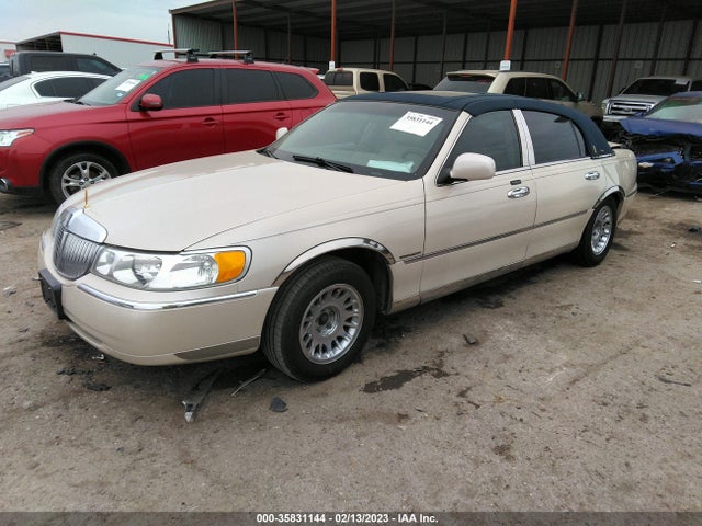2002 LINCOLN TOWN CAR CARTIER VIN: 1LNHM83W62Y611530