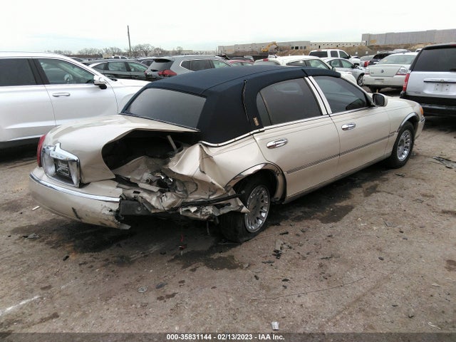 2002 LINCOLN TOWN CAR CARTIER VIN: 1LNHM83W62Y611530
