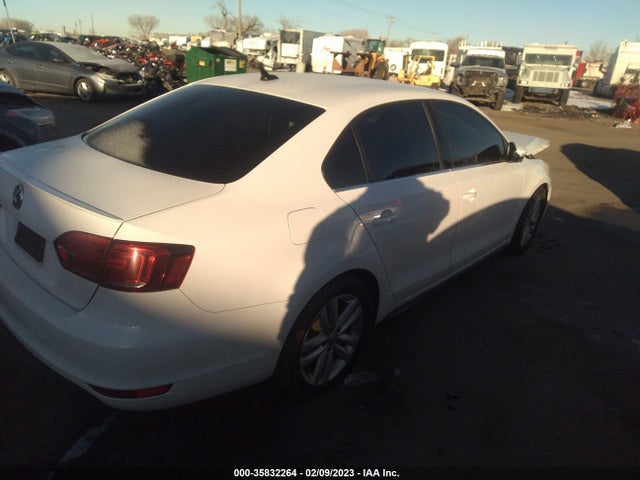 3VW4S7AJ5EM353590 Volkswagen Jetta Sedan Gli