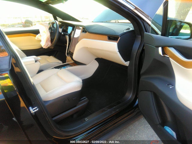 2020 Tesla Model X, VIN: 5YJXCDE27LF283980