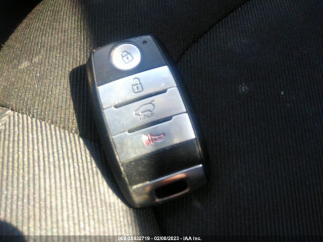 KNDJP3A53H7427073 KIA SOUL +