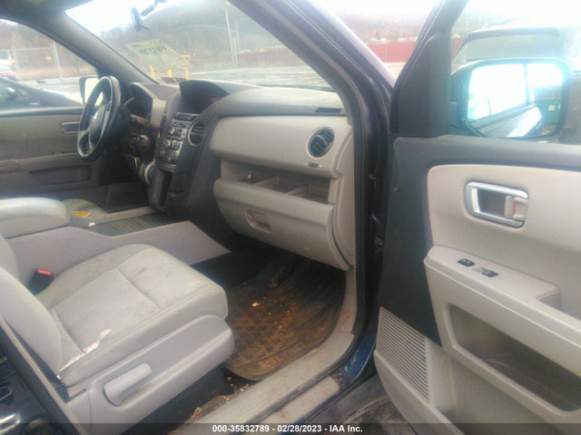 2015 HONDA PILOT LX VIN: 5FNYF4H24FB072635
