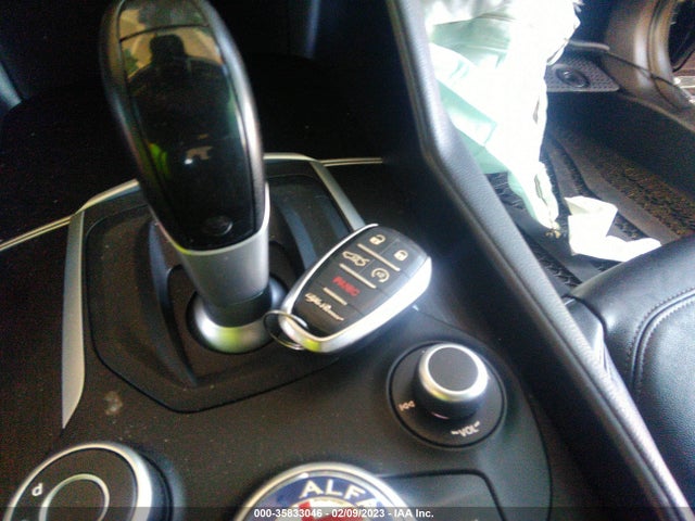 2017 Alfa Romeo Giulia, VIN: ZARFAEBN9H7562209