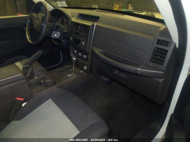 1J8GN28K09W544342 Jeep Liberty Sport