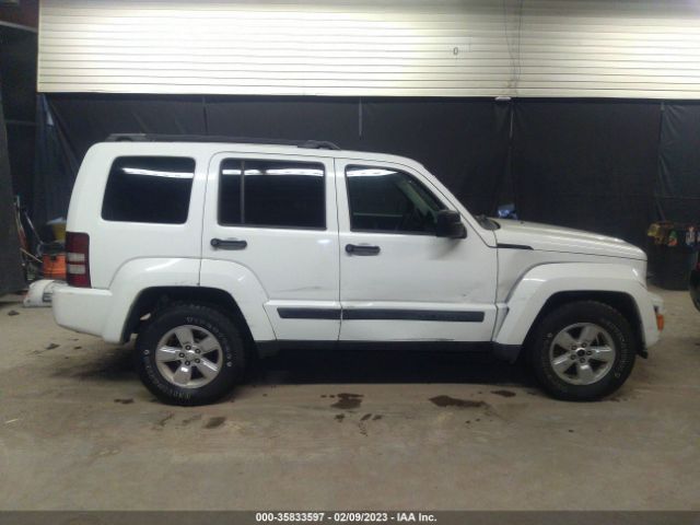 1J8GN28K09W544342 Jeep Liberty Sport