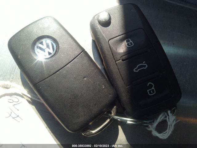 WVGAV7AX2HK043132 Volkswagen Tiguan