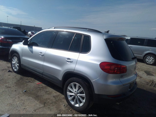 WVGAV7AX2HK043132 Volkswagen Tiguan