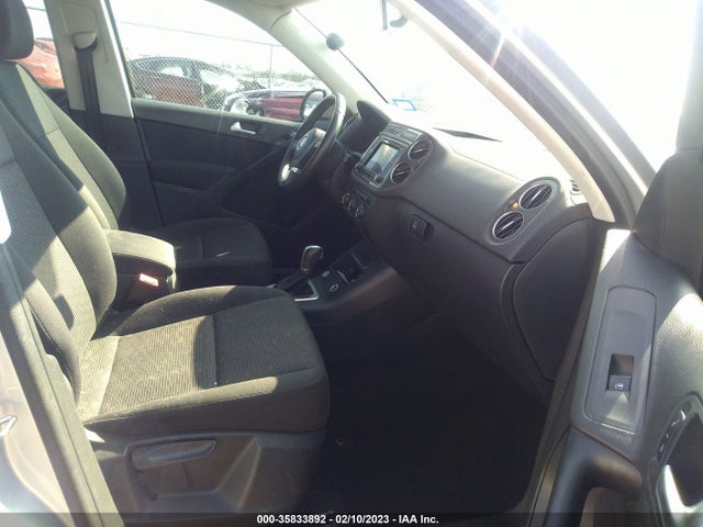 WVGAV7AX2HK043132 Volkswagen Tiguan
