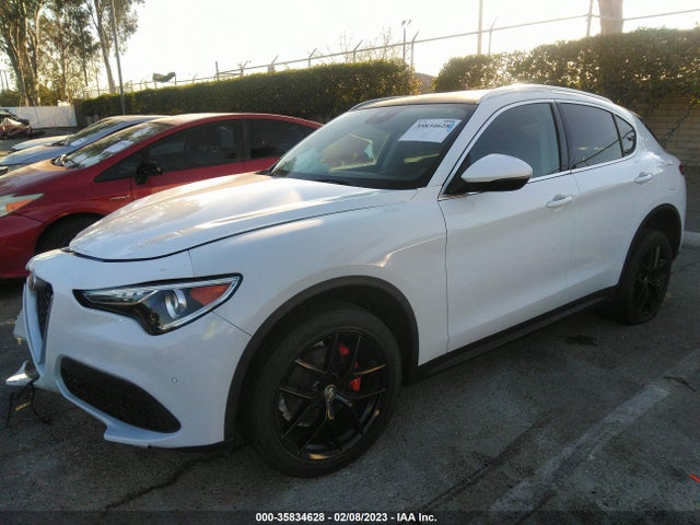ZASFAKBN9J7B82261 Alfa Romeo Stelvio