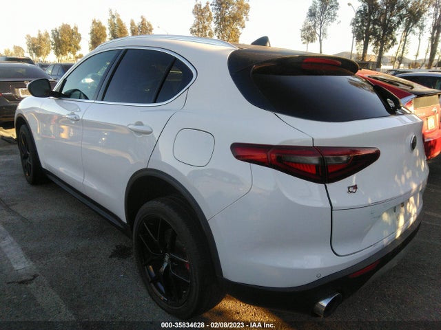 ZASFAKBN9J7B82261 Alfa Romeo Stelvio