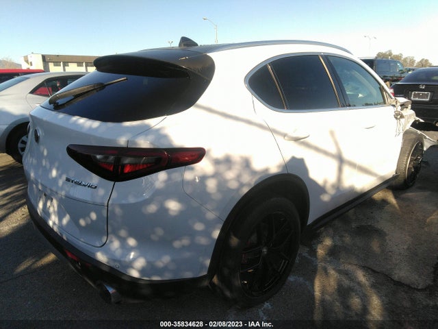 ZASFAKBN9J7B82261 Alfa Romeo Stelvio