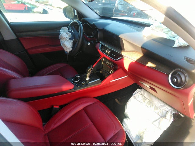 ZASFAKBN9J7B82261 Alfa Romeo Stelvio