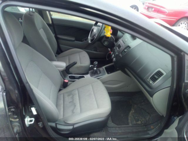 KNAFK4A68G5612195 KIA FORTE LX