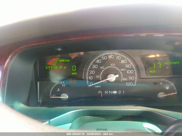 Lincoln Town Car Executive 2003 1LNHM81W83Y602073 Image 8