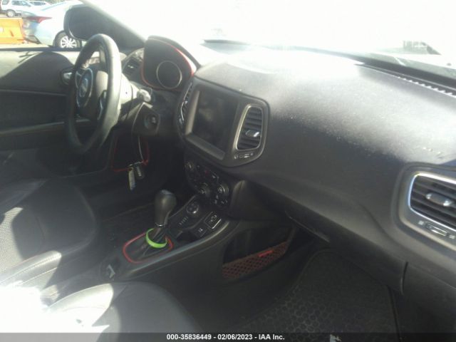 3C4NJDDB2JT129917 Jeep Compass Trailhawk