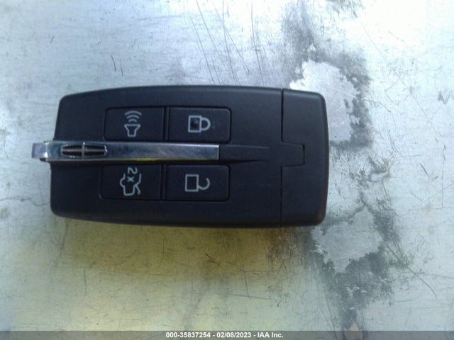 Lincoln MKT 2010 2LMHJ5AT0ABJ08771 Image 3