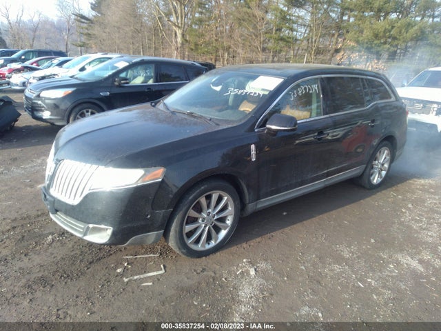 Lincoln MKT 2010 2LMHJ5AT0ABJ08771 Image 2