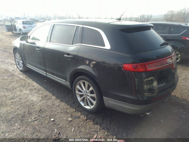 Lincoln MKT 2010 2LMHJ5AT0ABJ08771 Image 4