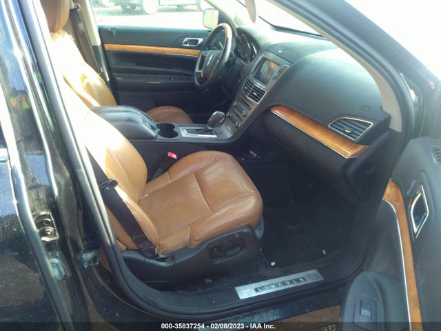 Lincoln MKT 2010 2LMHJ5AT0ABJ08771 Image 6