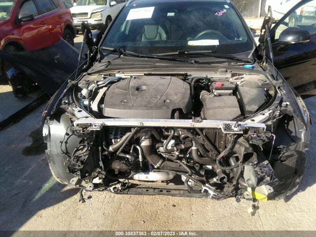 2020 Volvo V60, VIN: YV4102WKXL1031390