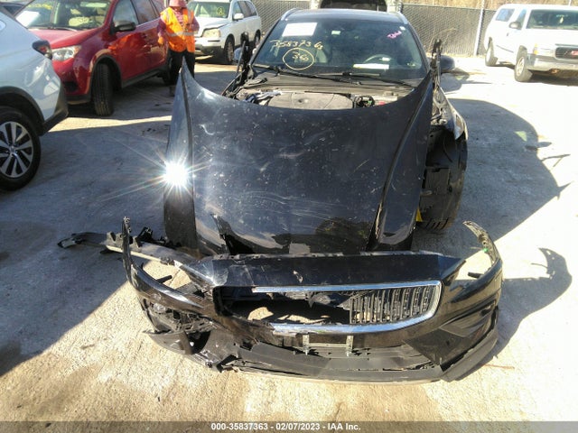 2020 Volvo V60, VIN: YV4102WKXL1031390
