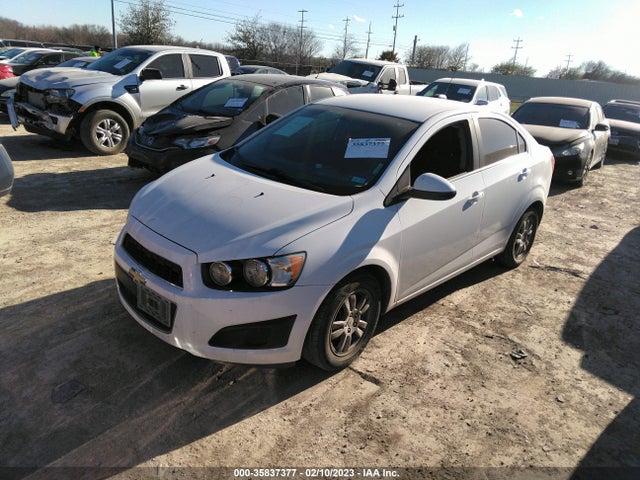Chevrolet SONIC LT 2015 1G1JC5SH8F4142926 Image 2