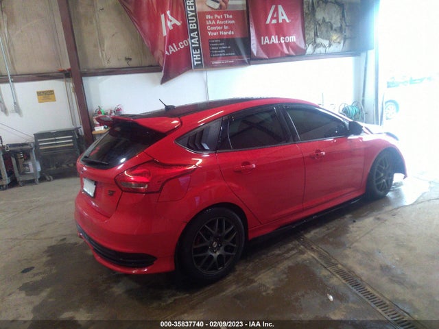 2016 Ford Focus, VIN: 1FADP3L90GL403029