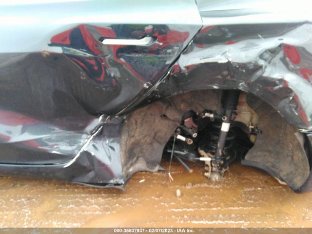 Tesla Model 3 Long Range 2018 5YJ3E1EB9JF071604 Image 7