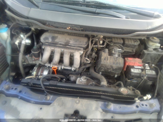 2013 HONDA FIT VIN: JHMGE8H33DC064940