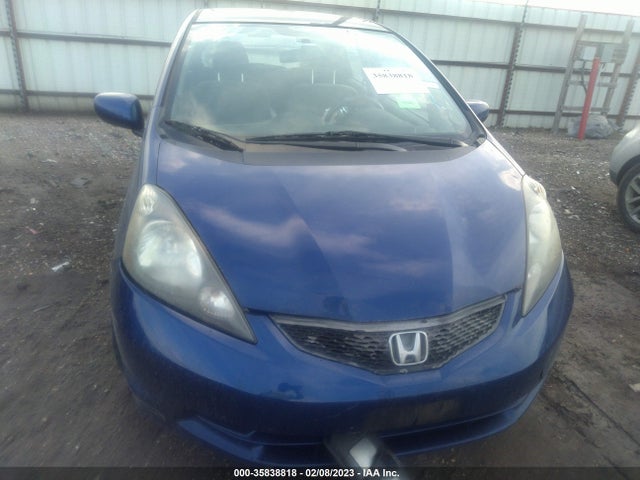 2013 HONDA FIT VIN: JHMGE8H33DC064940
