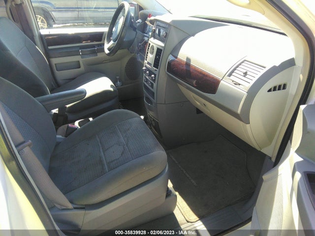 2A4RR5D12AR132269 Chrysler Town & Country
