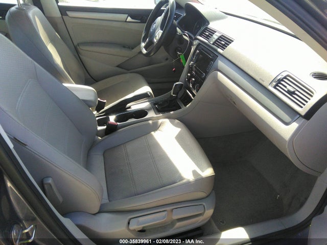 1VWBV7A31FC052236 Volkswagen Passat 2.0l Tdi Se W/sunroof