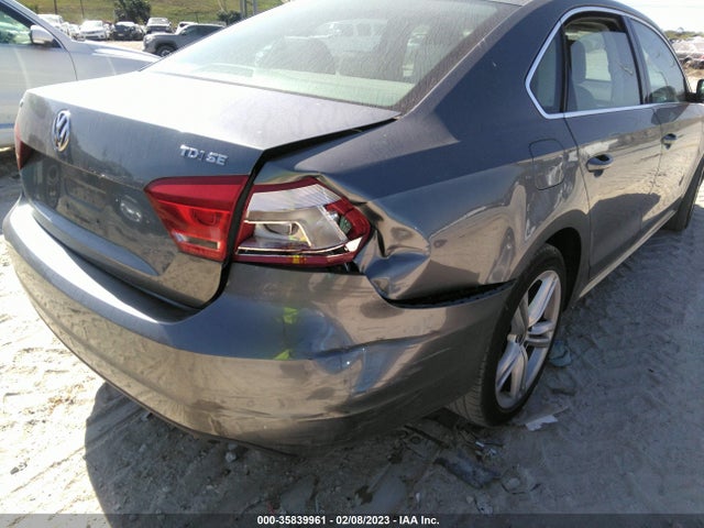 1VWBV7A31FC052236 Volkswagen Passat 2.0l Tdi Se W/sunroof