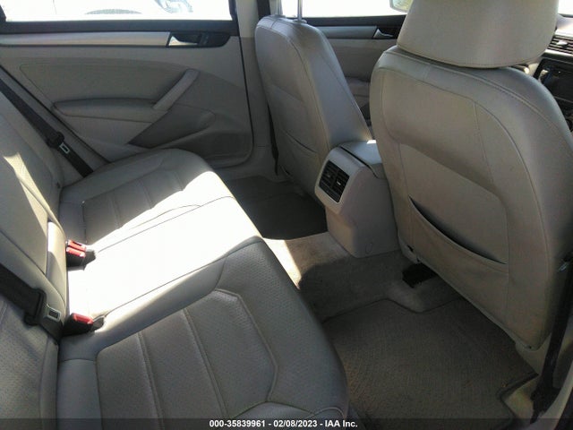 1VWBV7A31FC052236 Volkswagen Passat 2.0l Tdi Se W/sunroof