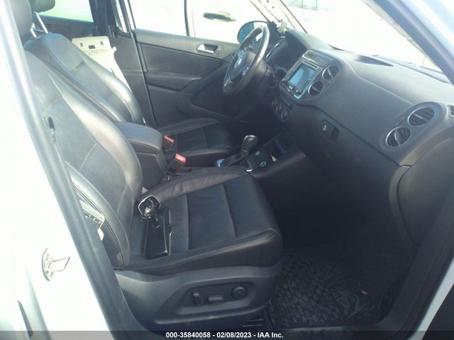 WVGBV7AX8GW615400 Volkswagen Tiguan
