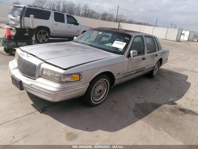 1996 LINCOLN TOWN CAR SGN/DMND ANV/CYPRESS/JN VIN: 1LNLM82W7TY689800