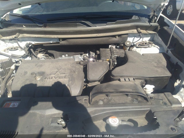 JA4AD3A34JZ052032 Mitsubishi Outlander Se