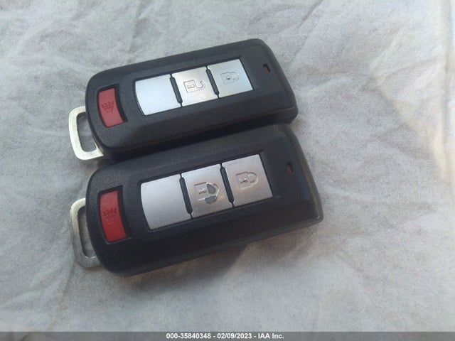 JA4AD3A34JZ052032 Mitsubishi Outlander Se